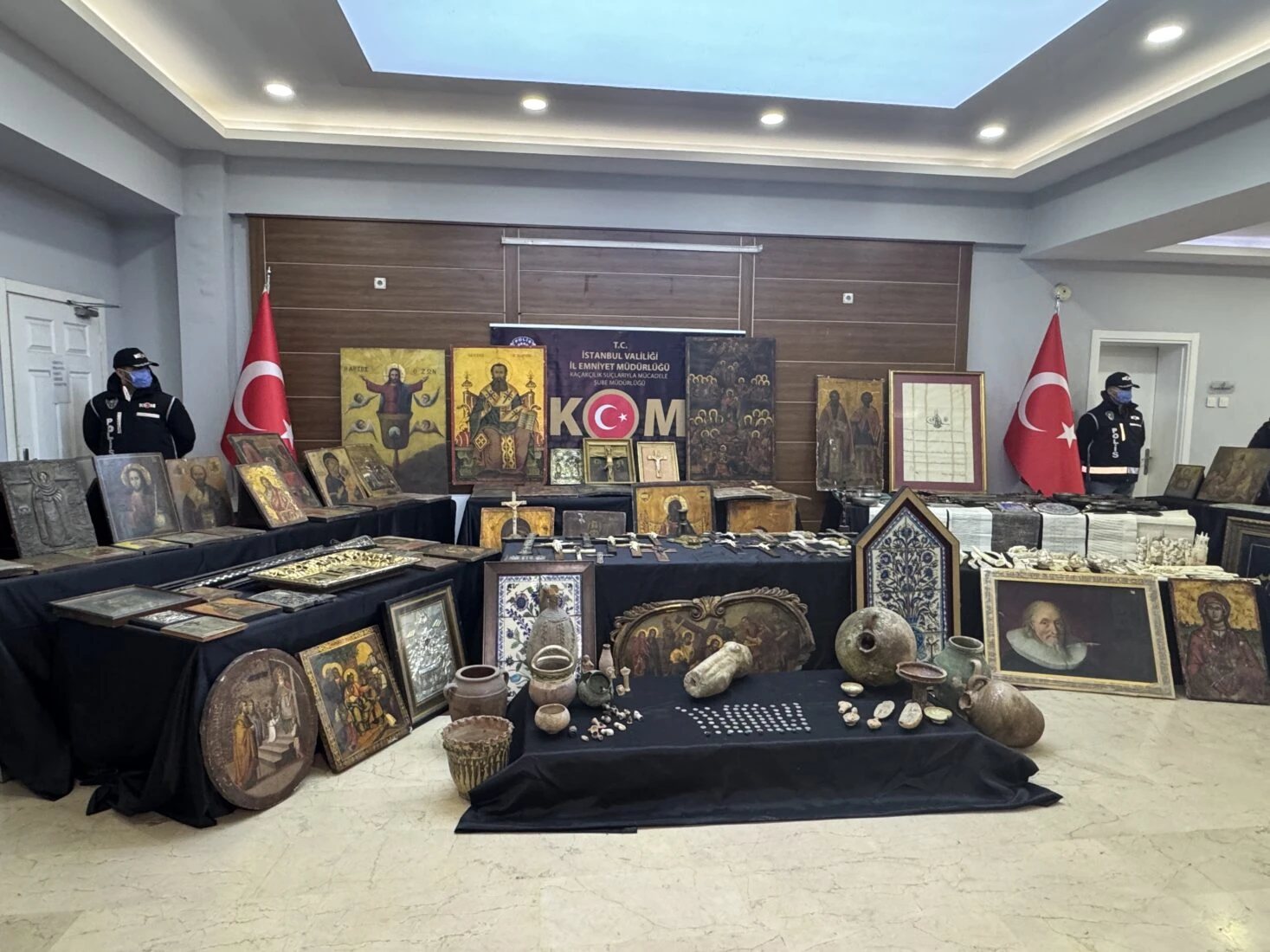 Police in Istanbul recovers 931 stolen Byzantine, Ottoman artifacts