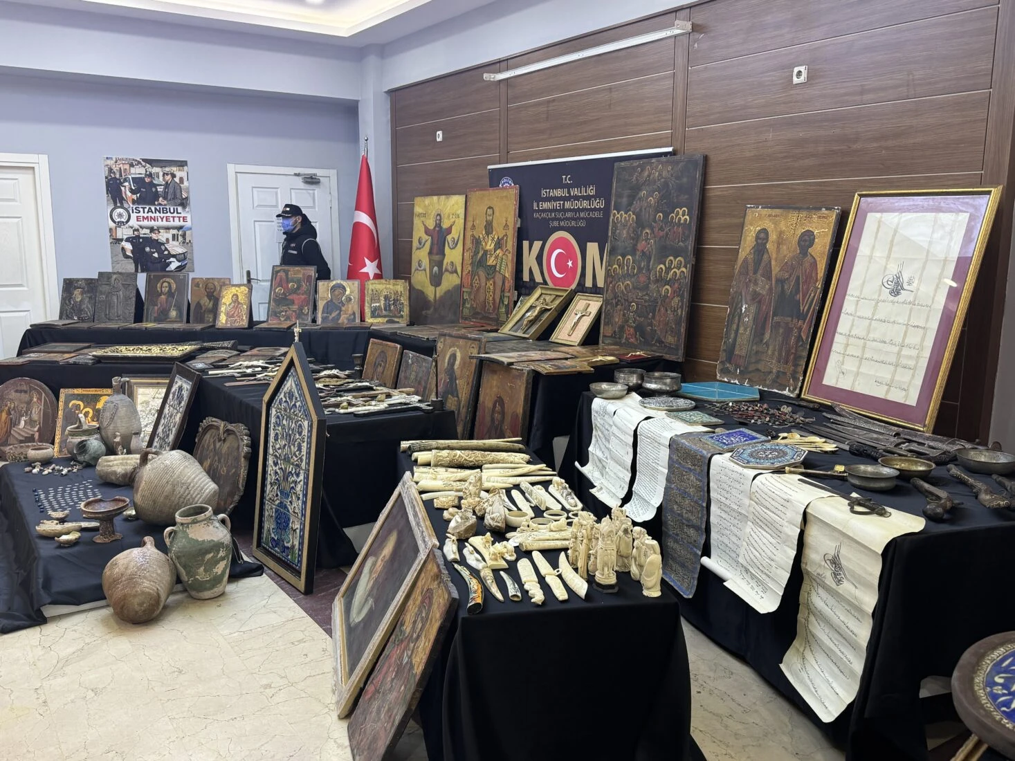 Police in Istanbul recovers 931 stolen Byzantine, Ottoman artifacts