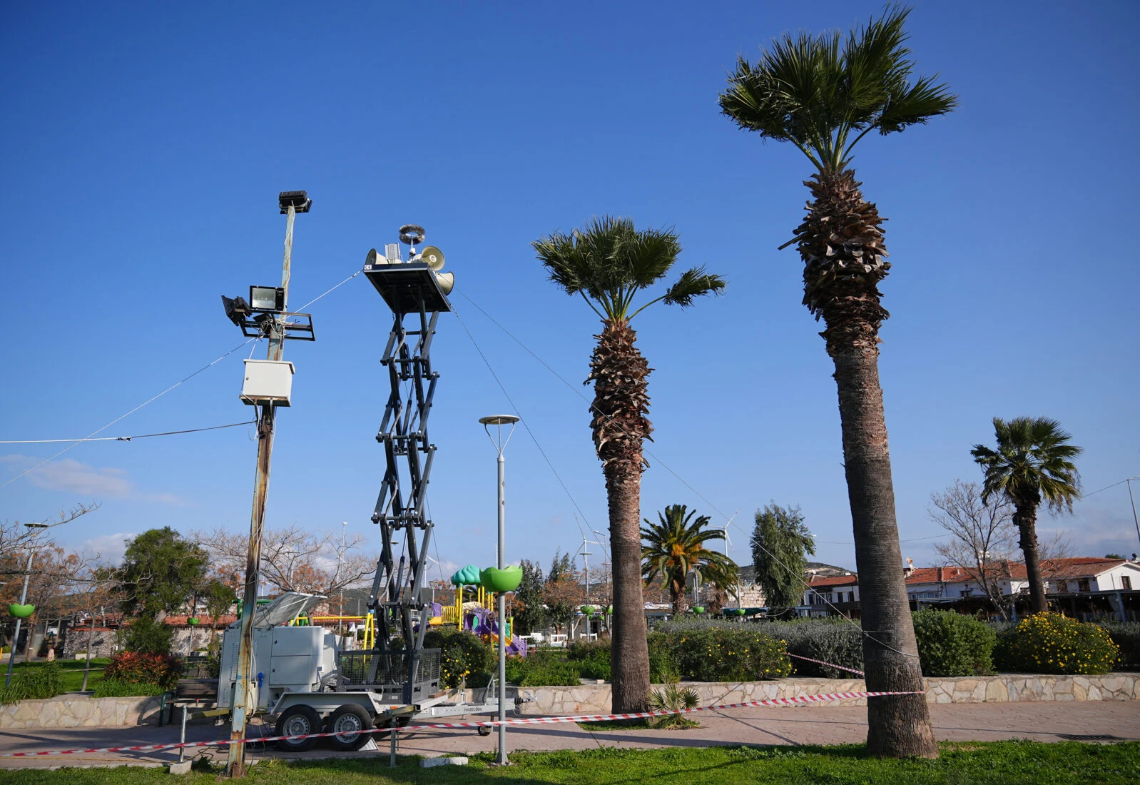 Türkiye installs sirens to warn of tsunami risk as Santorini earthquakes continue