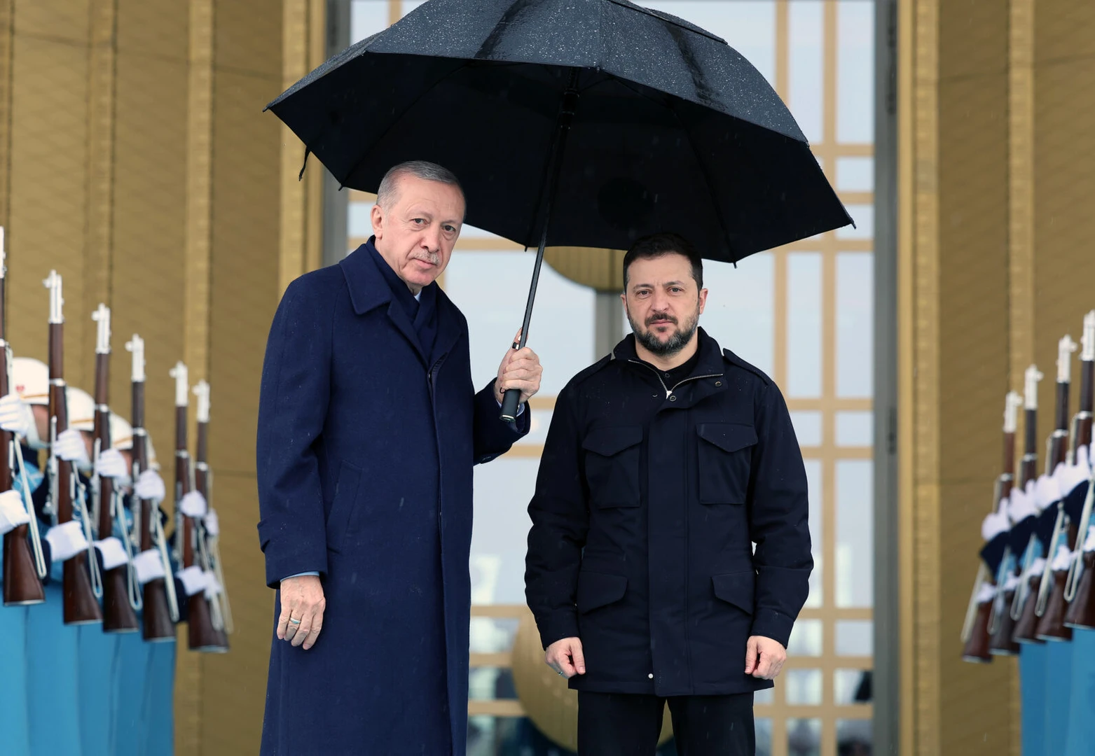 Turkish President Recep Tayyip Erdogan (L) meets with Ukrainian President Volodymyr Zelenskyy (R) 