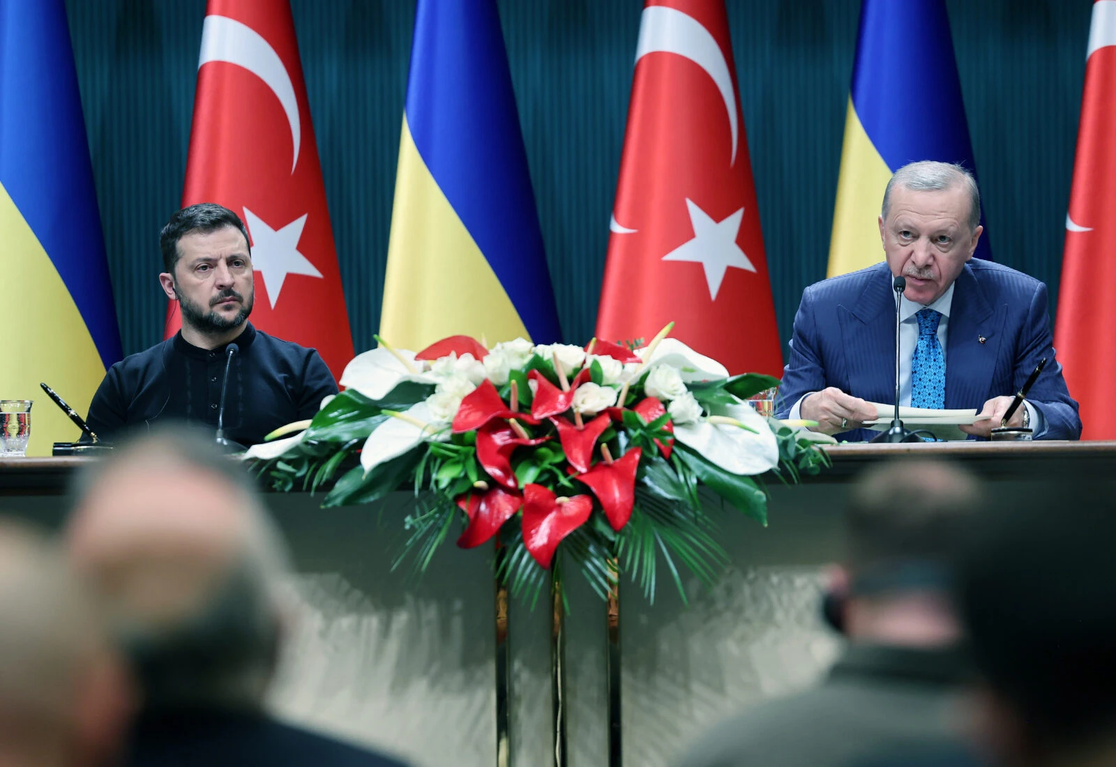 Photo shows President Recep Tayyip Erdogan (R) and President Volodymyr Zelenskyy.