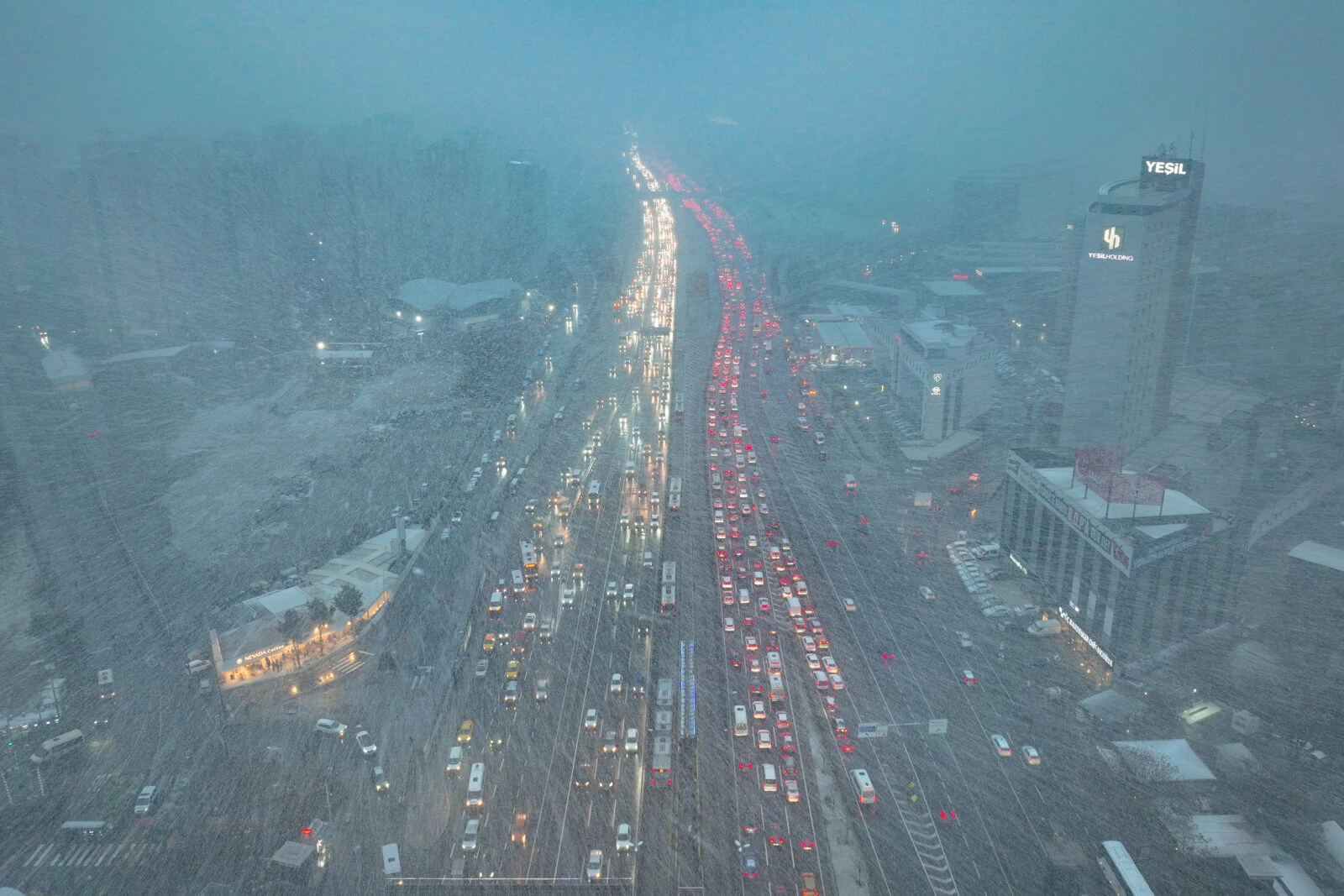 Photo shows heavy traffic in Istanbul.