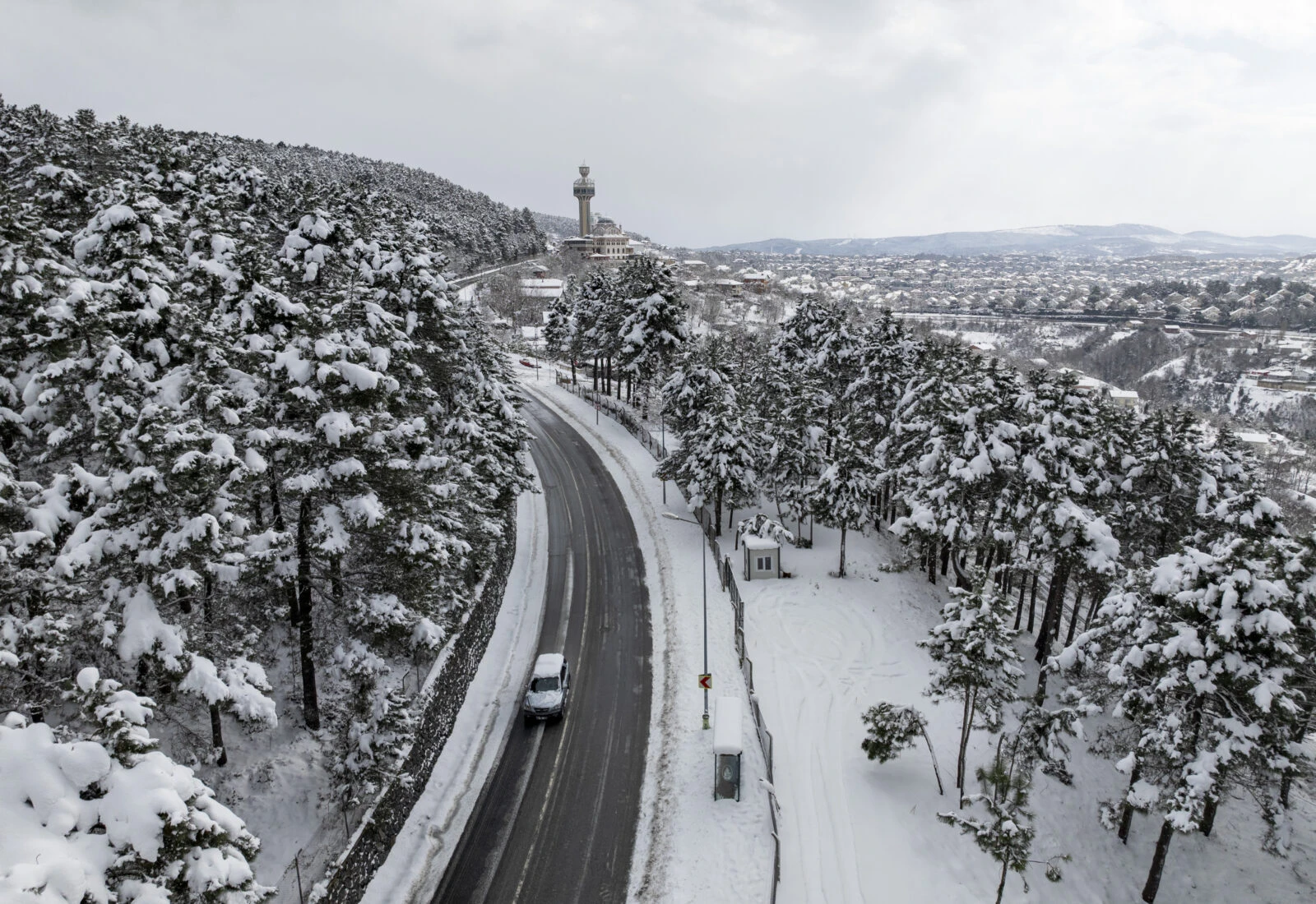 Istanbul faces heavy snowfall as winter storm intensifies