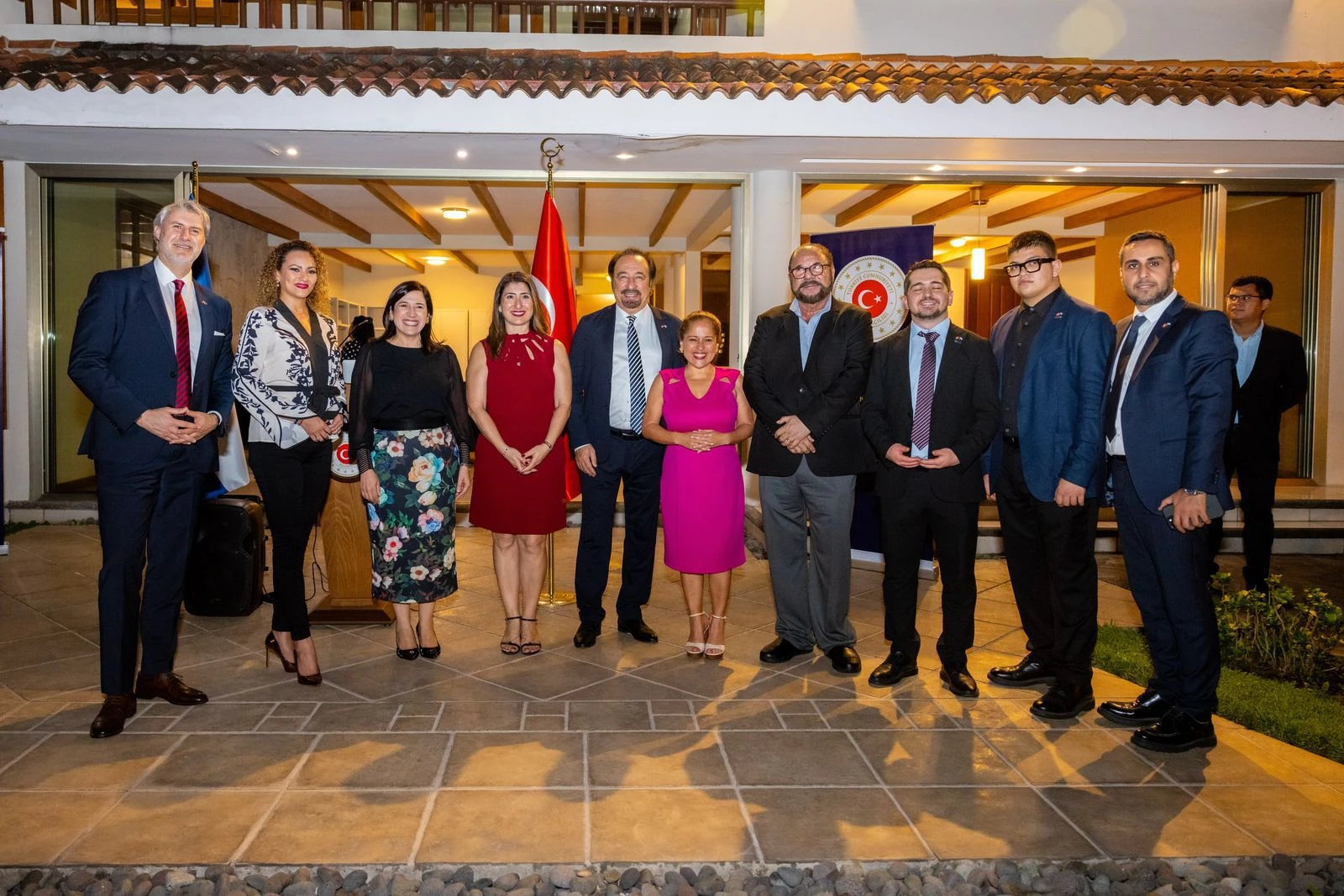 A delegation of Turkish businesspeople in San Salvador