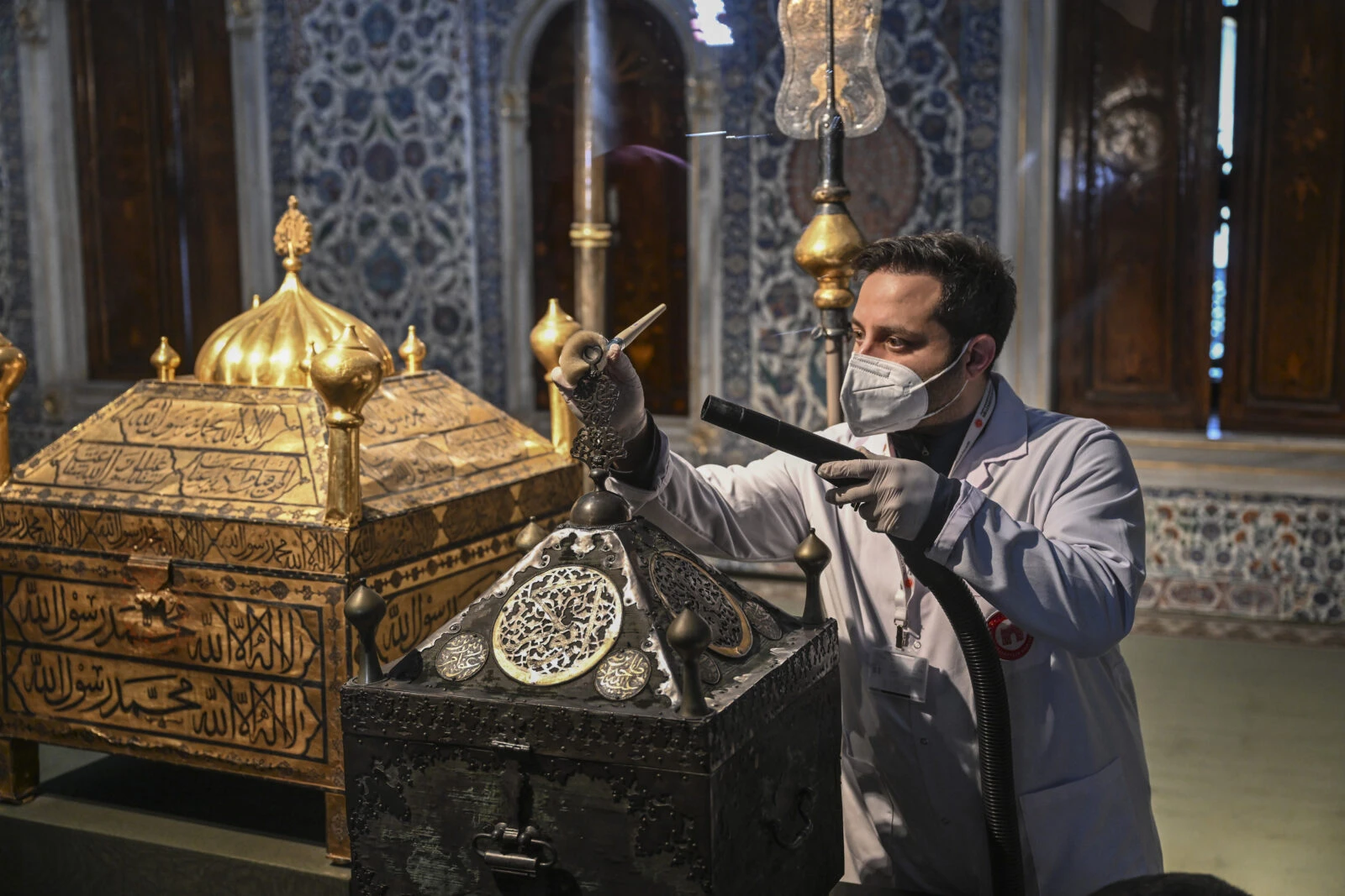 Sacred Relics Chamber in the Enderun Courtyard of Topkapi Palace being prepared for Ramadan, Istanbul, Turkey