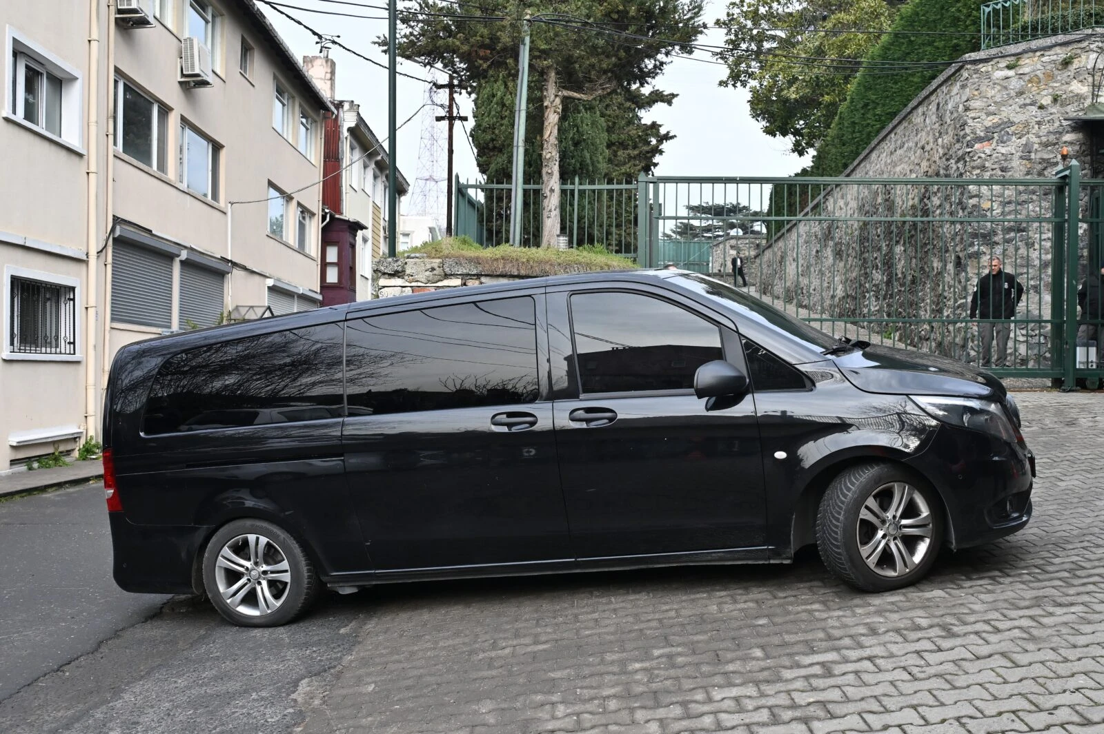 Russian delegation arrives at US Consulate residence in Istanbul for talks