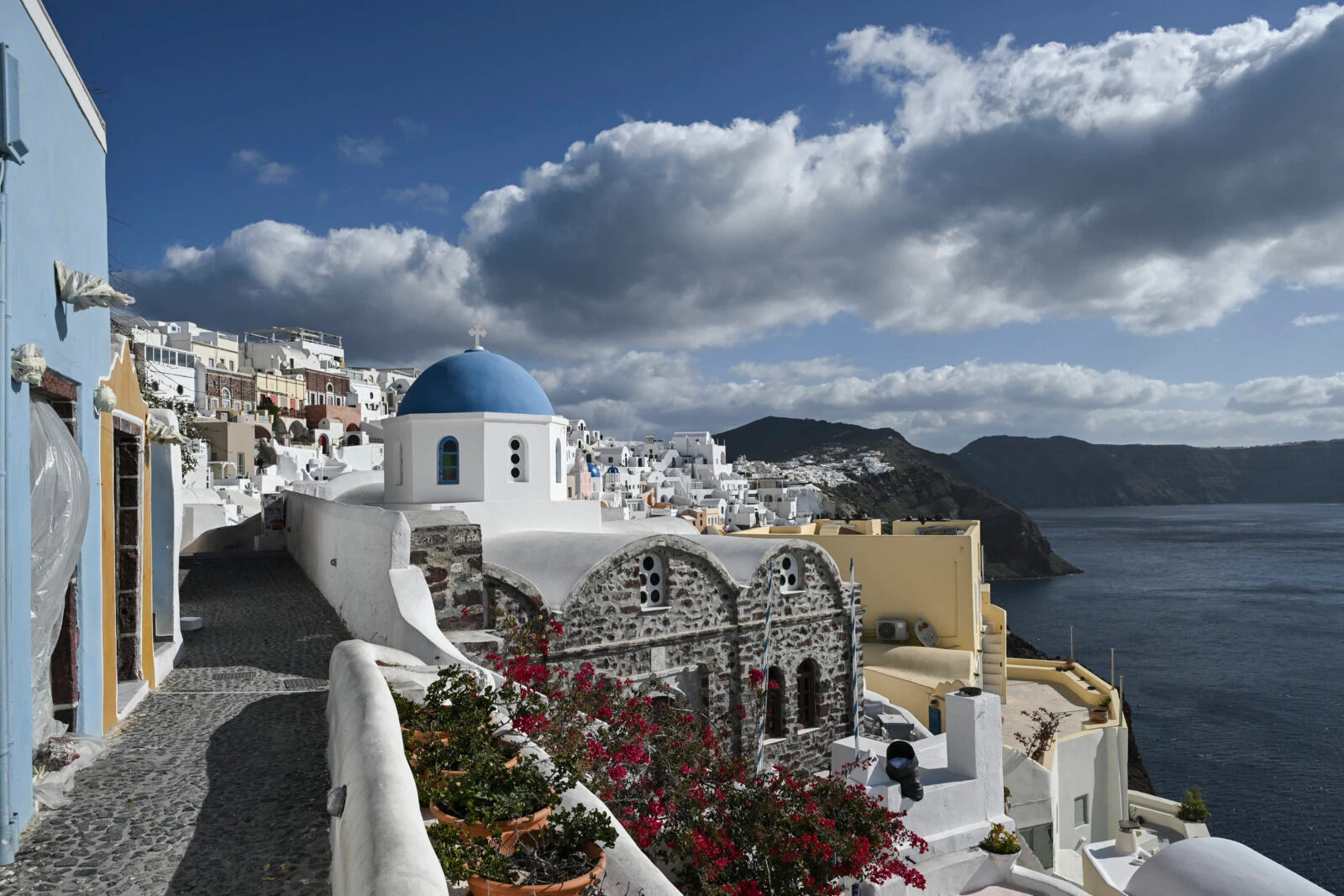 Türkiye installs sirens to warn of tsunami risk as Santorini earthquakes continue