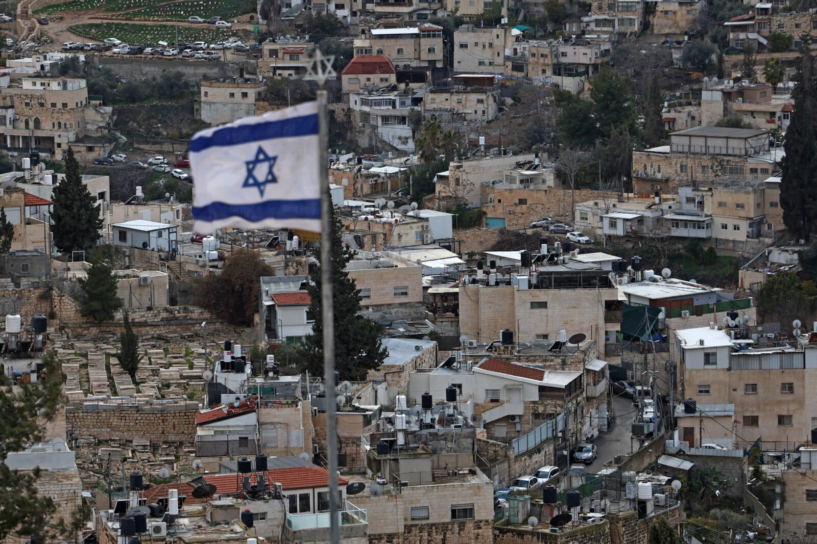 Photo shows Israeli flag over al-Tur