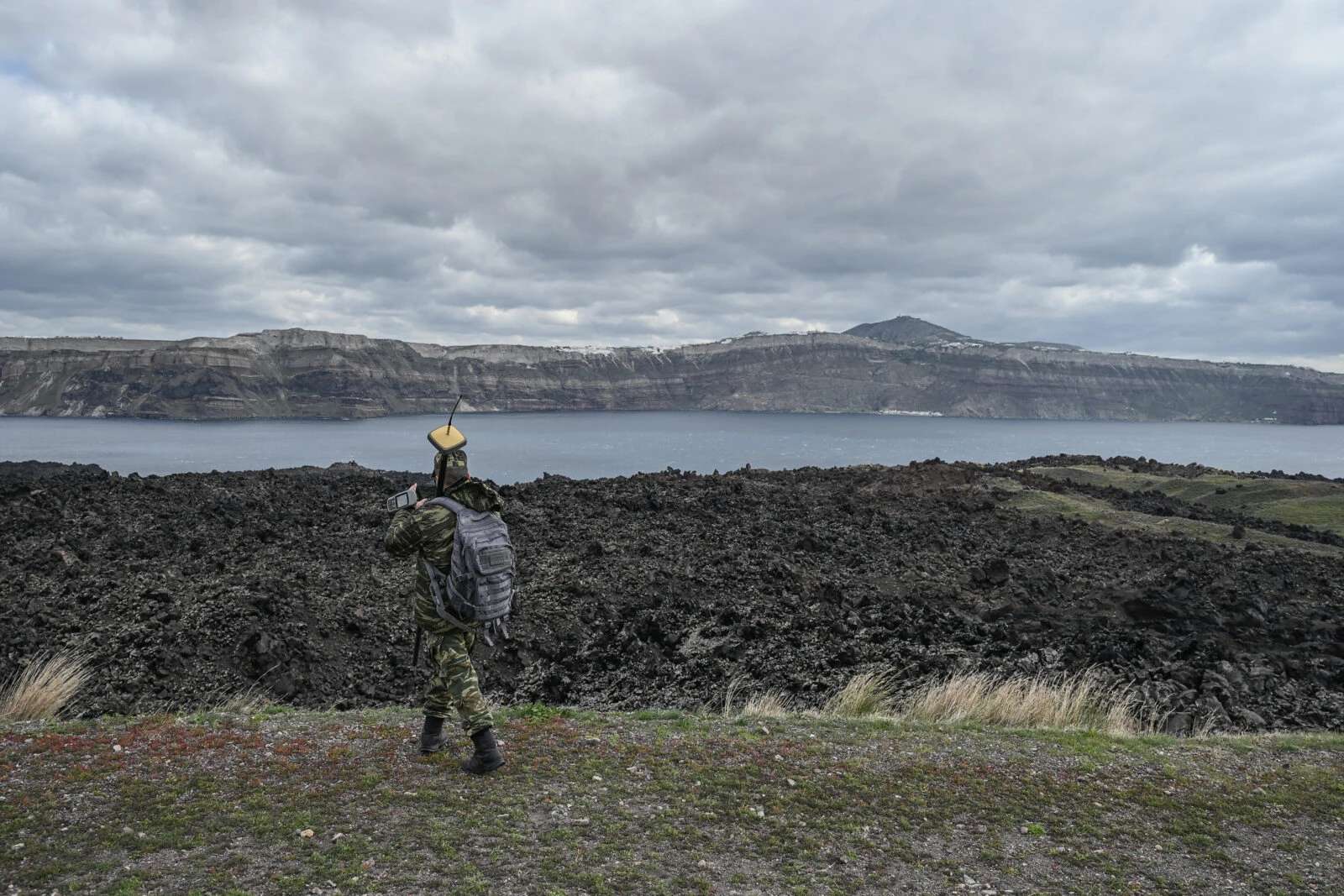 Greek military assesses volcanic eruption possibility in Santorini