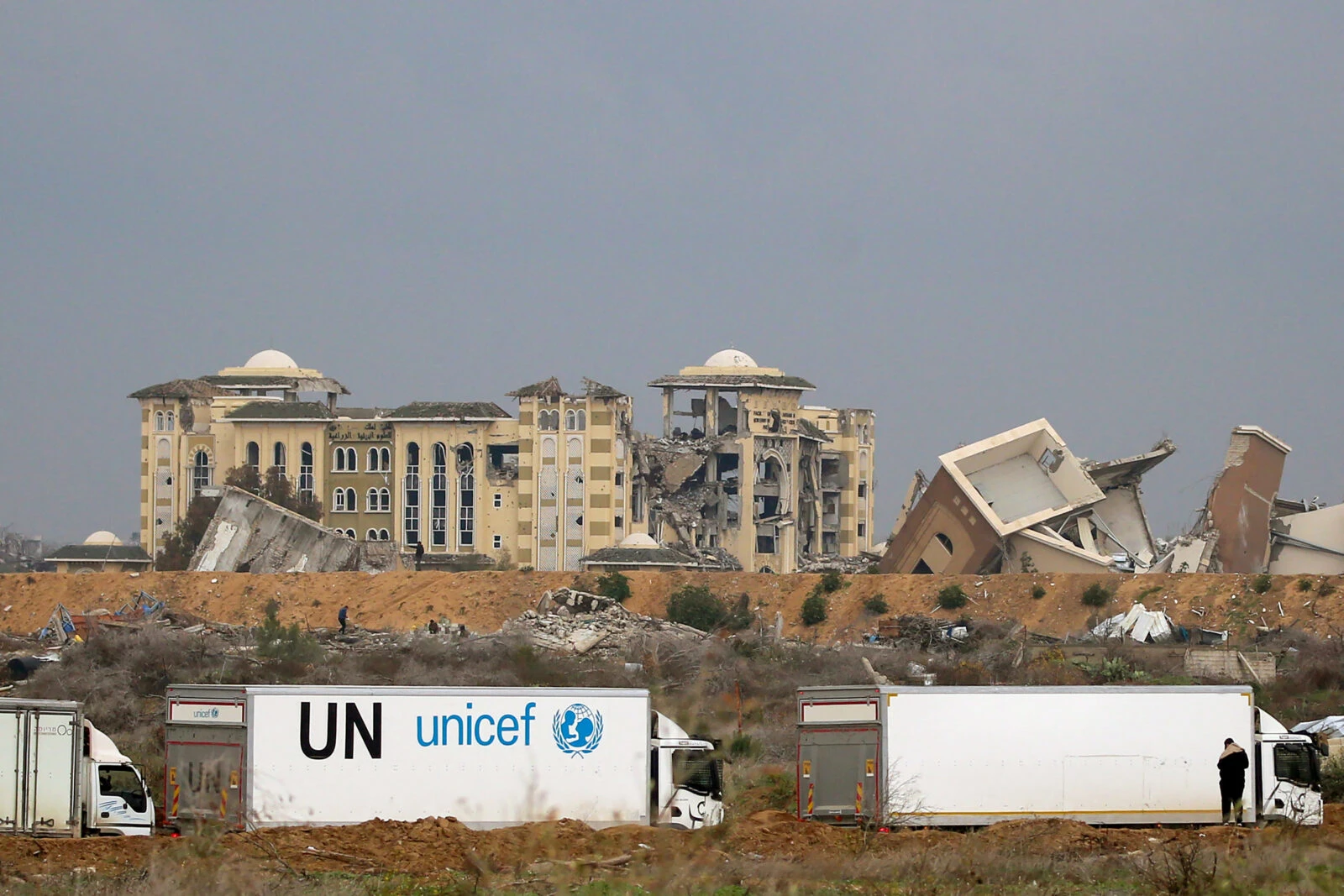 UN vehicles wait to cross a checkpoint