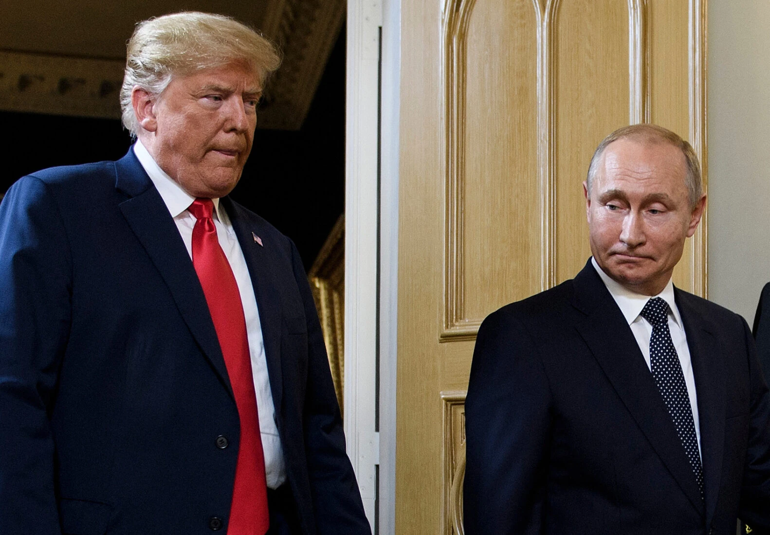 Photo shows U.S. President Donald Trump (L) and Russian President Vladimir Putin (R)