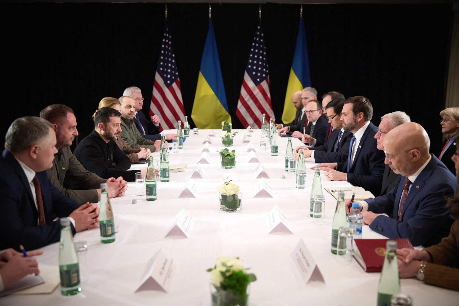 Ukrainian President Zelenskyy calls for US support, fair peace during Ankara visit