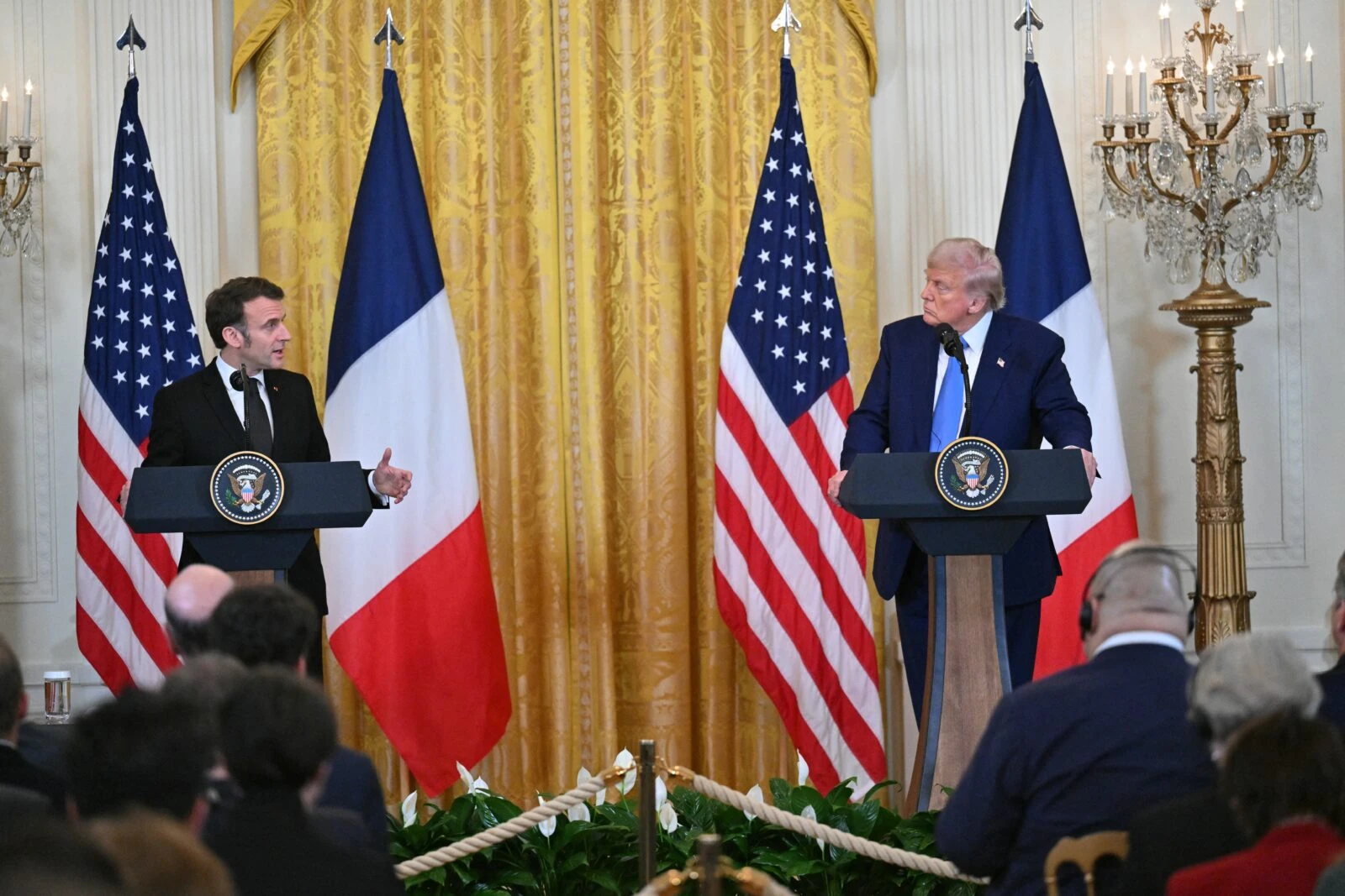 Photo shows U.S. President Donald Trump (R) and French President Emmanuel Macron (L).