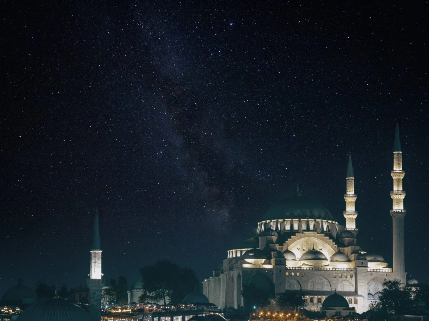 The Milky Way stretching across the night sky above a historic mosque in Istanbul.