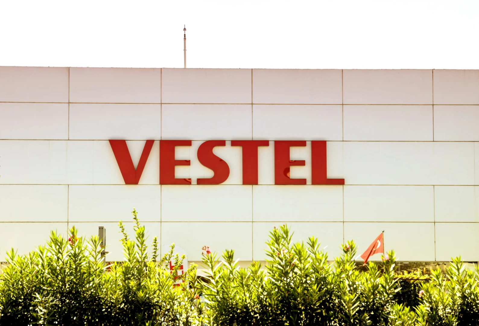 Comprised of 24 companies, Vestel Group is a multi-industry manufacturer, which operates in electronics, household appliances, mobile technologies, LED lighting and defence