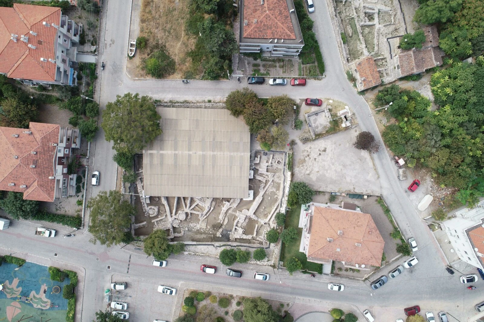 2012 photograph of the Çeşme-Bağlararası Excavation site, showing areas of damage and disruption with marked sediment sampling locations.