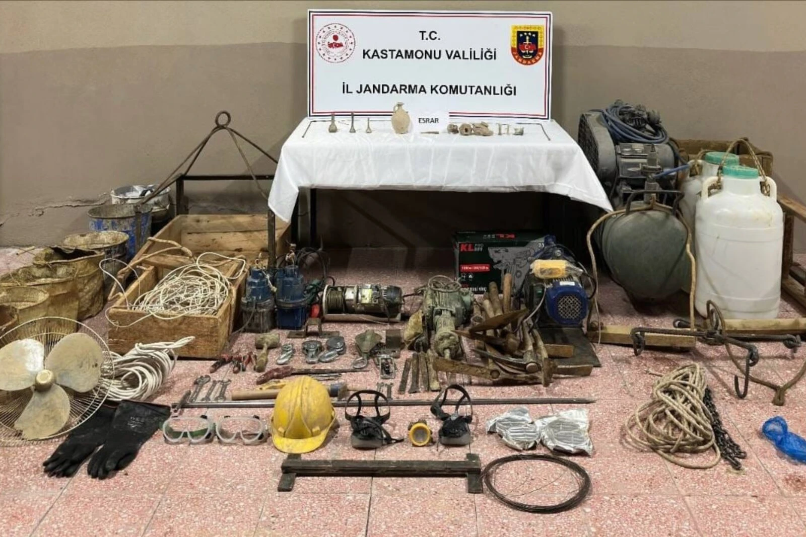 Artifacts and excavation equipment recovered from an illegal dig in Tosya, displayed by the Gendarmerie.