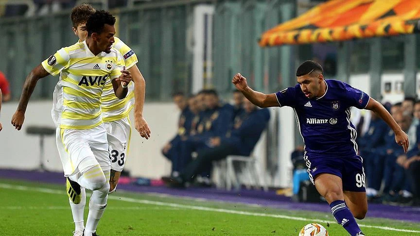 Fenerbahce and Anderlecht players in action