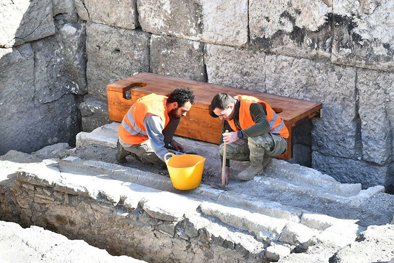 Archaeologists working at the ancient Smyrna theater in Türkiye, where a special latrine for artists was discovered.