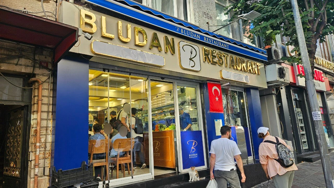 A view of Bludan Restaurant in Istanbul, Türkiye, showcasing its ambiance and decor. 