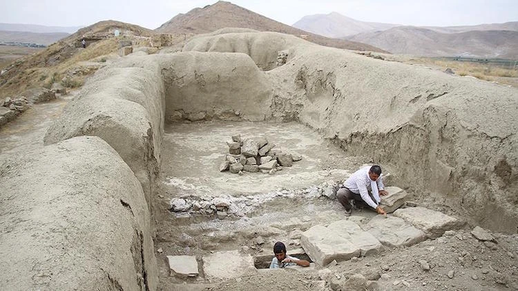 Archaeologists working inside the 3rd millennium BCE sewage system discovered at Cavustepe in Van, Türkiye