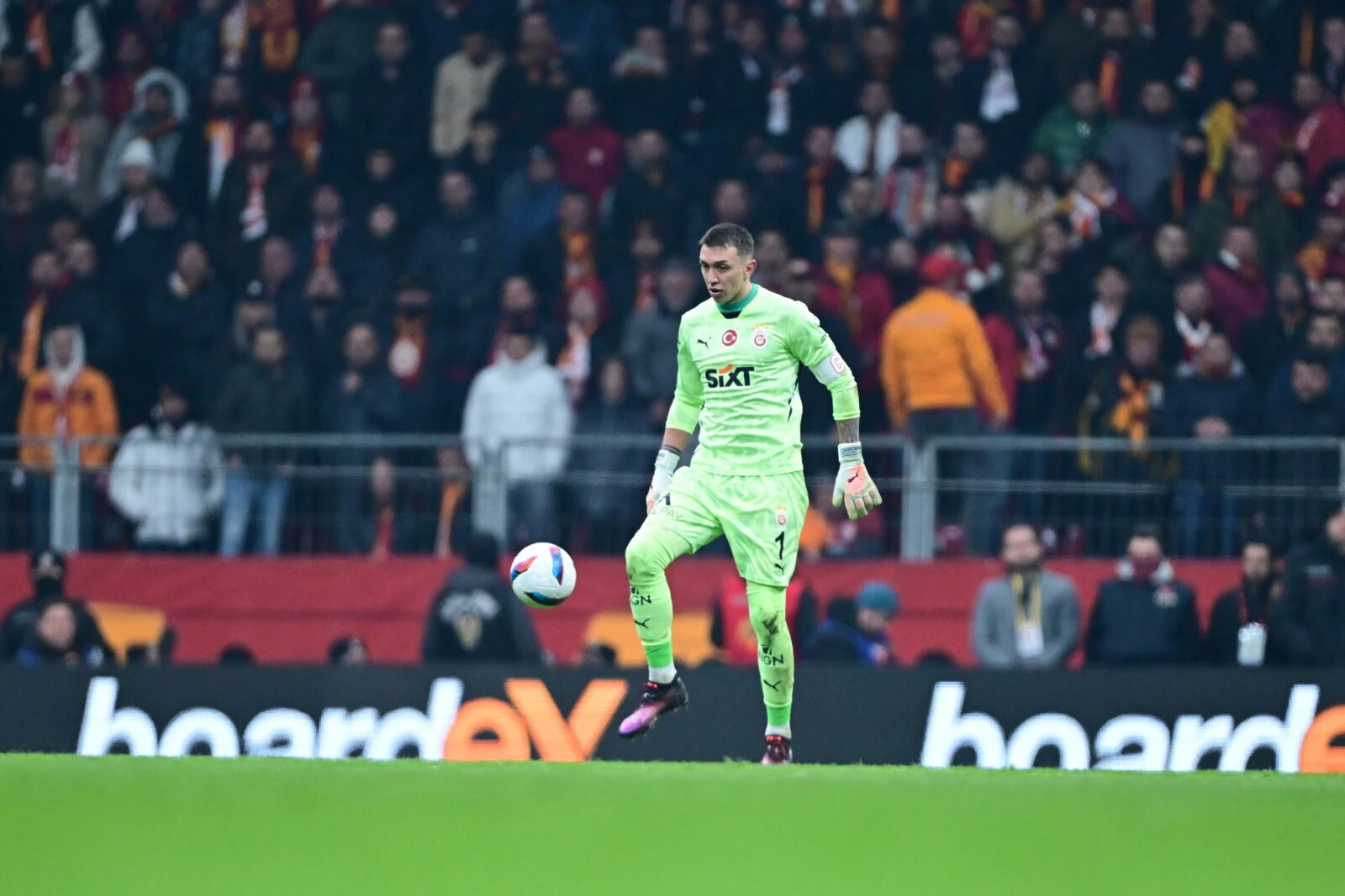 Galatasaray reportedly targets young Greek goalkeeper to replace Muslera