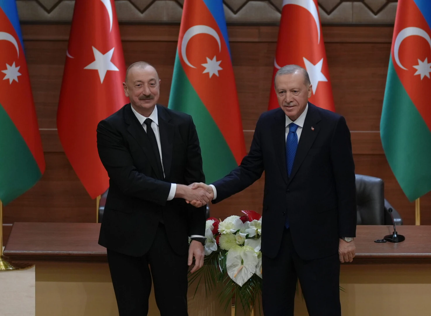 Photo shows President Recep Tayyip Erdogan (R) and Azerbaijani President Ilham Aliyev (L).