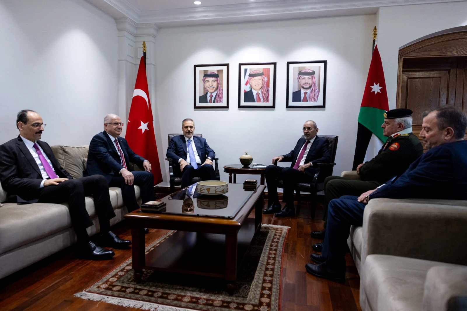 Türkiye attends five-nation security summit in Amman