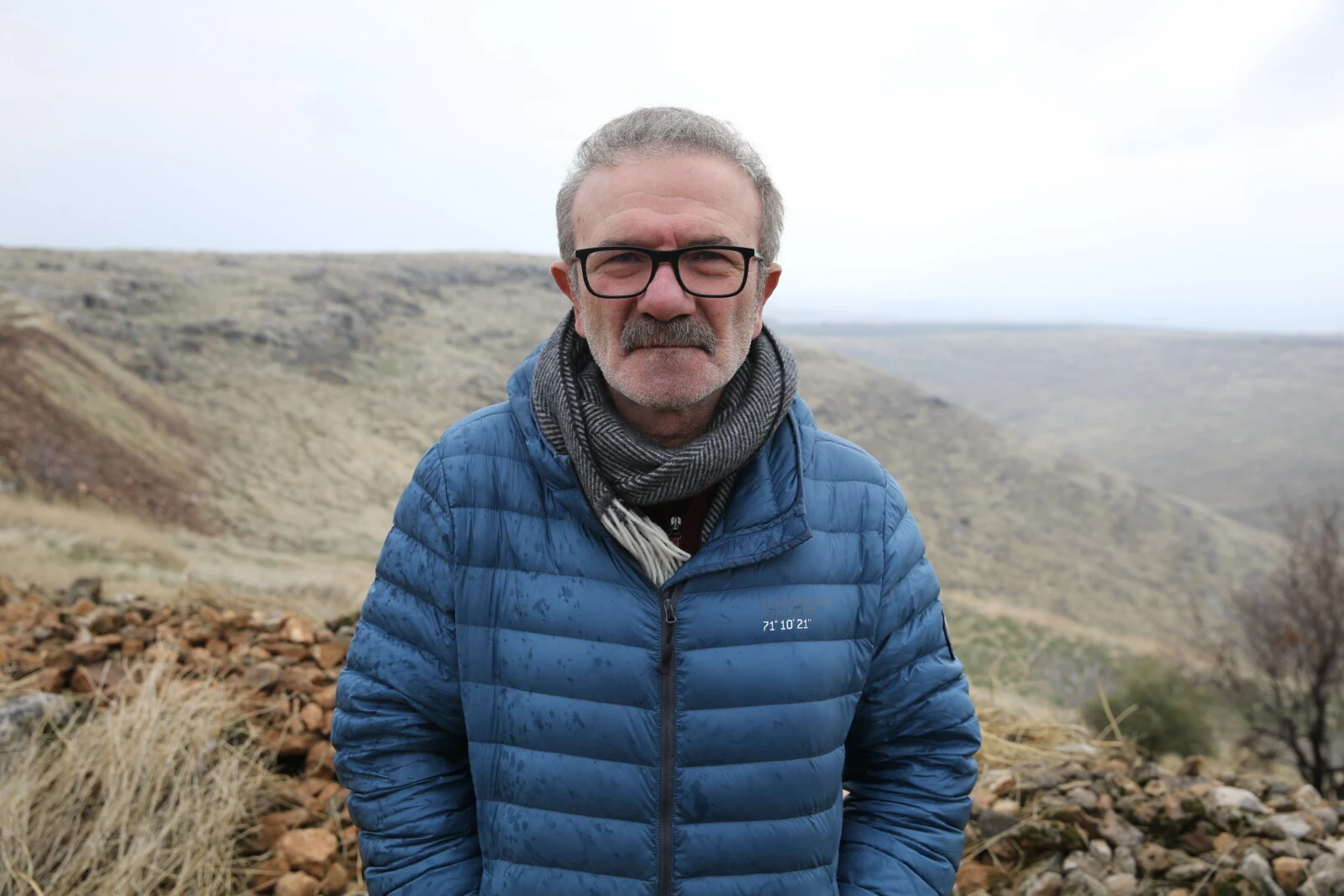 Professor Necmi Karul delivering a speech at the Karahantepe archaeological site.