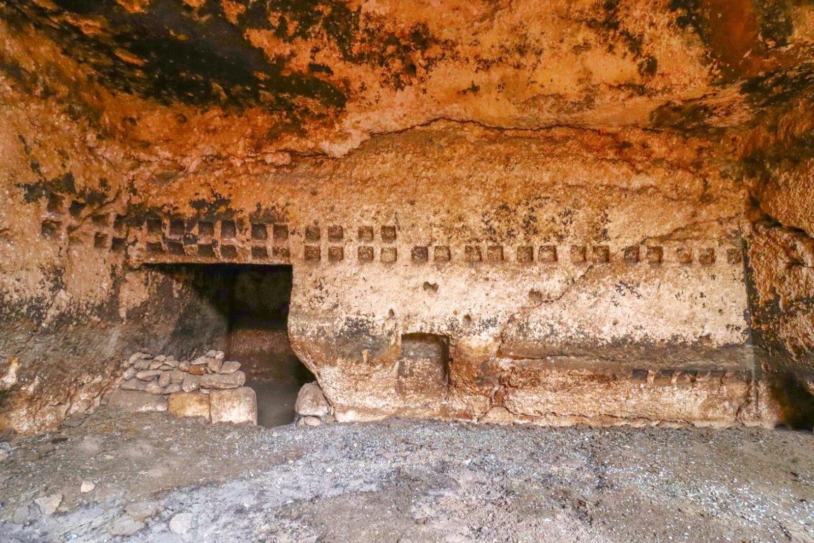 Roman-period columbarium structures in Sanliurfa's Haliliye and Bozova districts, Türkiye.