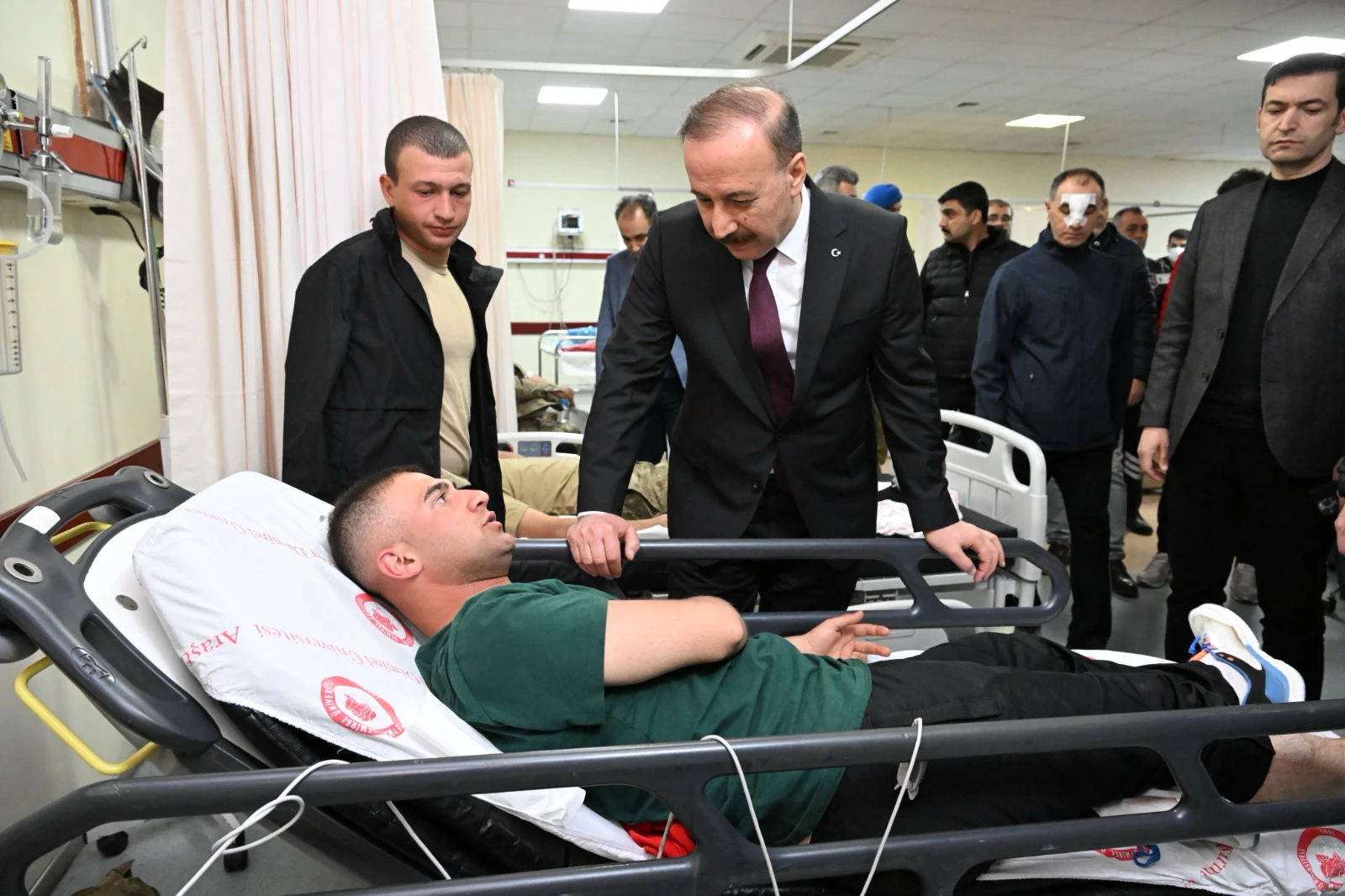 Isparta Governor Abdullah Erin visits soldiers after 24 Somali troops were injured in post-football match braw