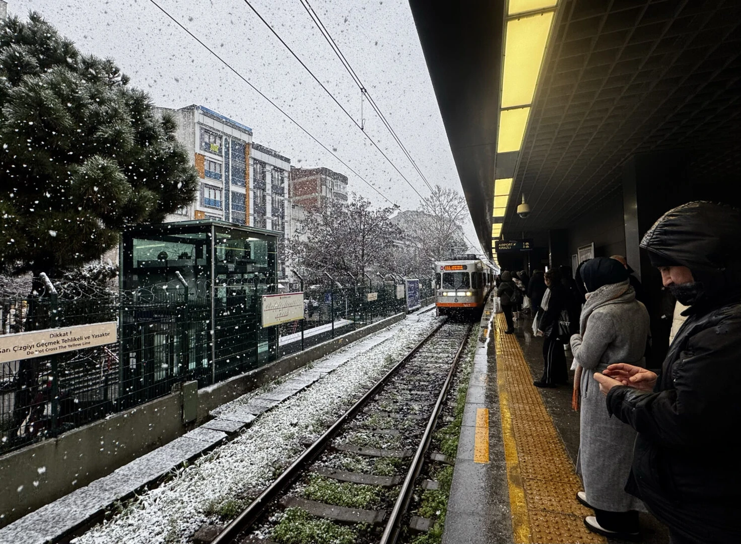 People wait ta metro station