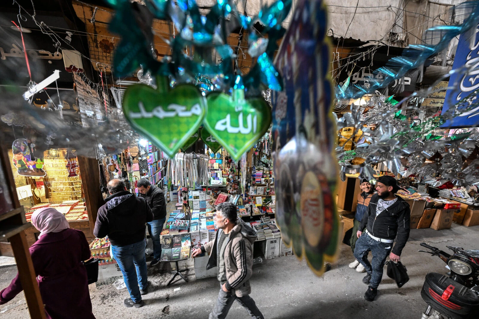 Photo shows Syrians walk in Al-Hamidiyah market during the Muslim holy fasting month of Ramadan