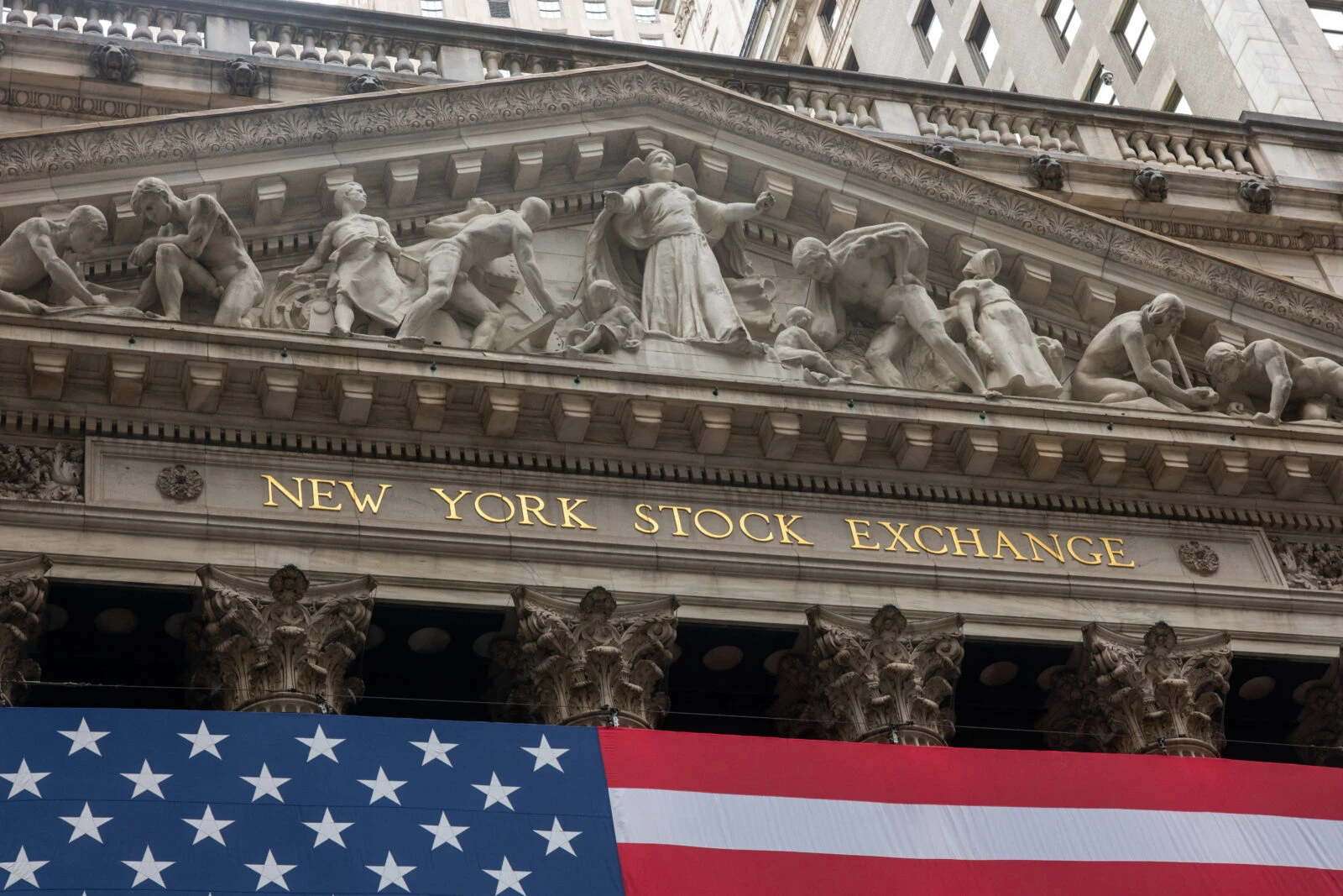 US stocks plunge amid recession fears, Nasdaq sees worst day since 2022