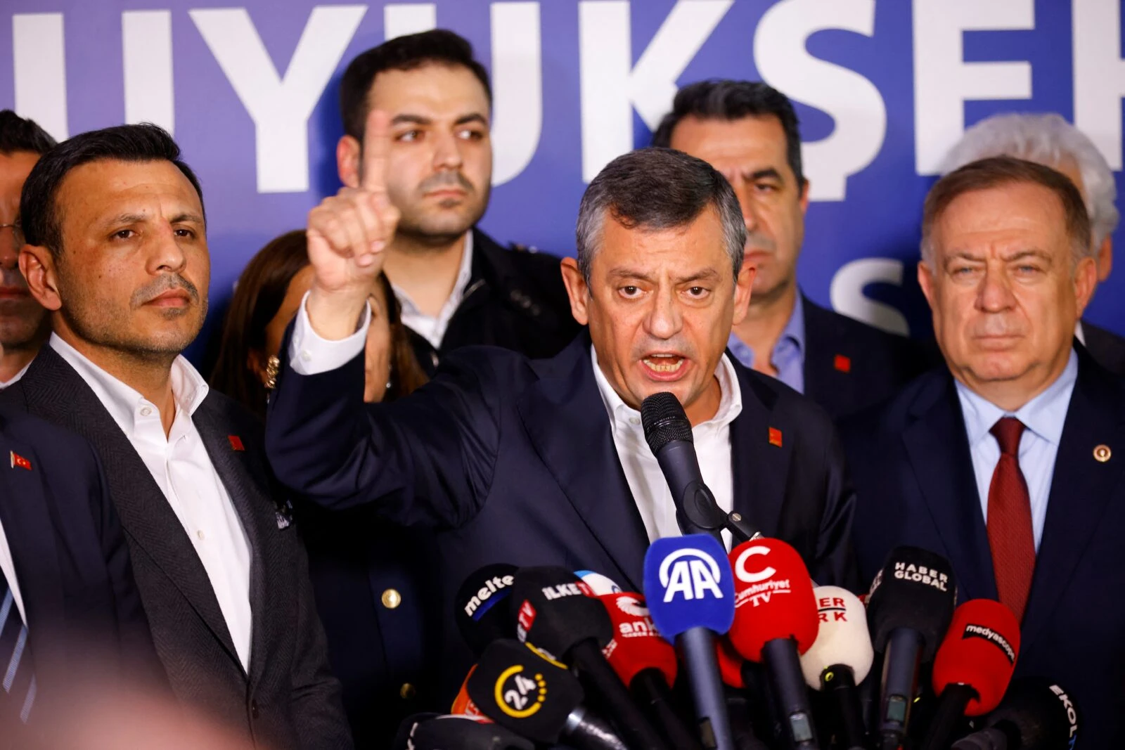 Istanbul municipality probe: 3 suspects arrested over terror charges, including Sisli mayor