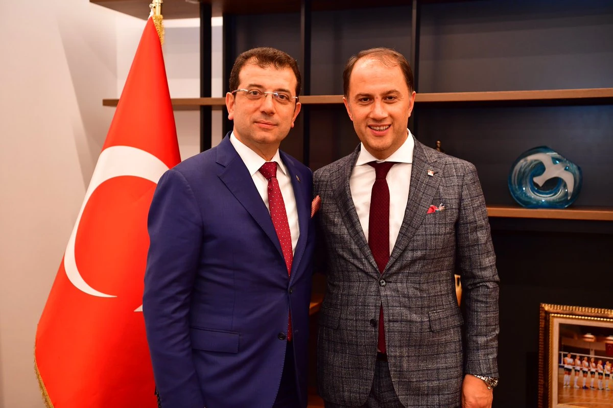 Imamoglu and Calik pose during official meeting