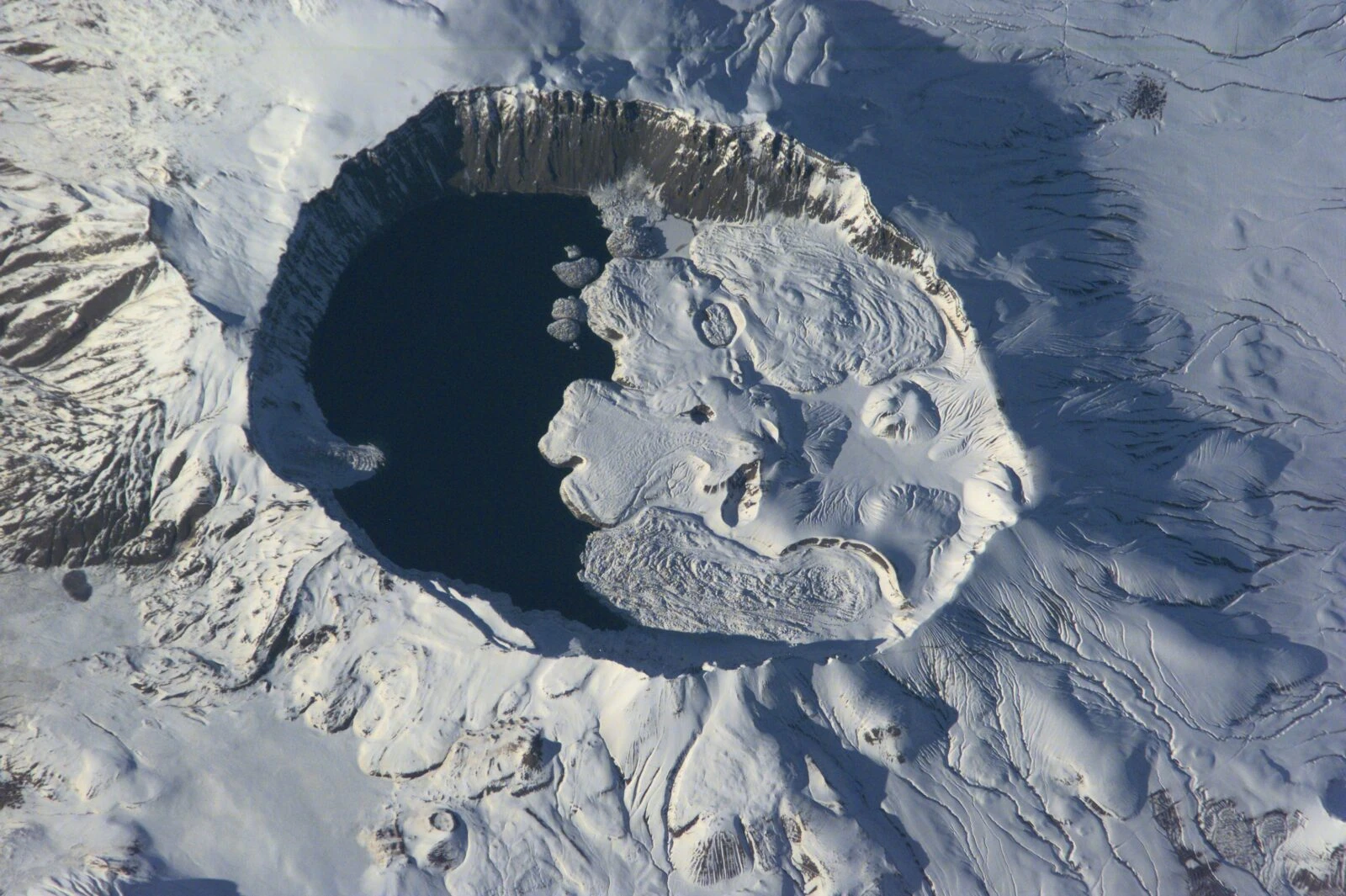 Türkiye's volcanoes - nemrut lake