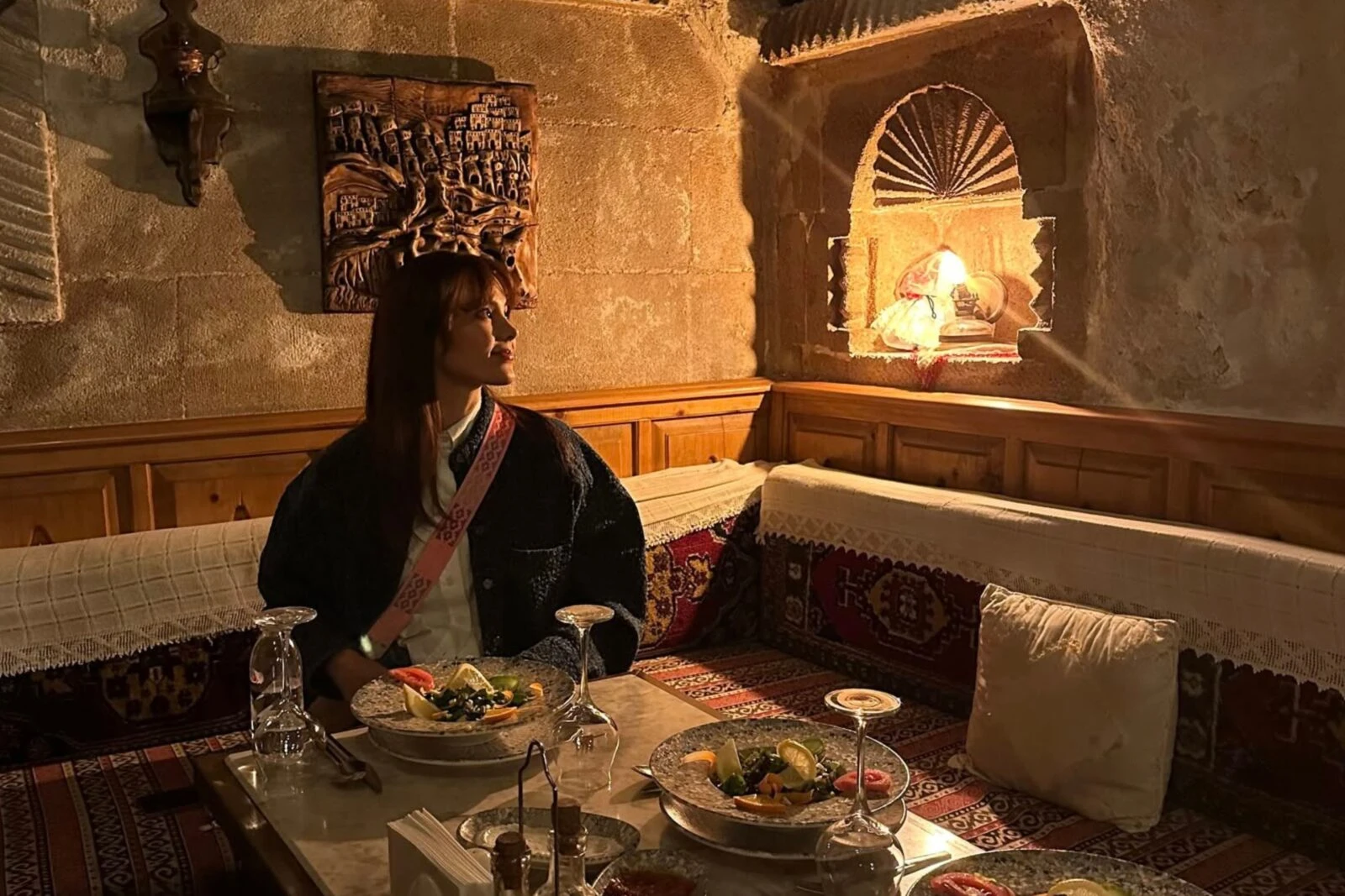 Catriona Gray enjoying a food break in Cappadocia.