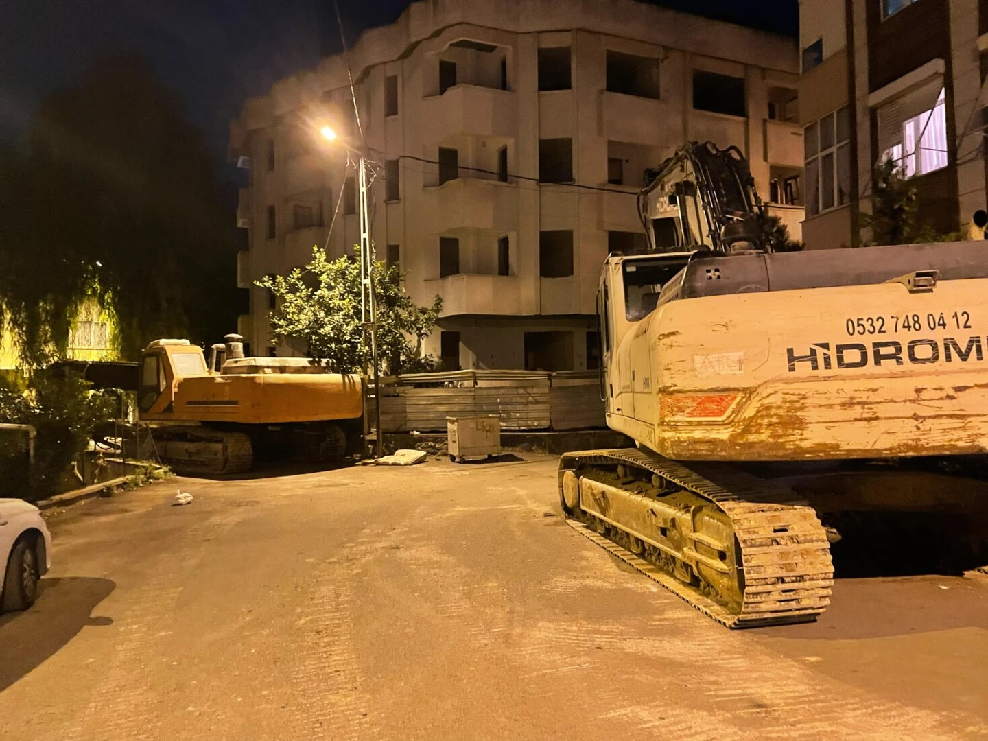 Excavators left unattended on the street during the demolition of a building in Istanbul, with no surrounding safety precautions.