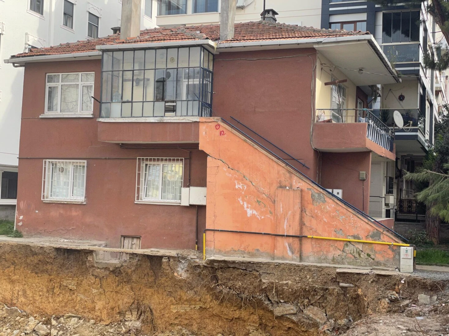 Cracks in the stairs of an adjacent building and subsidence after the foundation excavation in Istanbul’s urban transformation area.