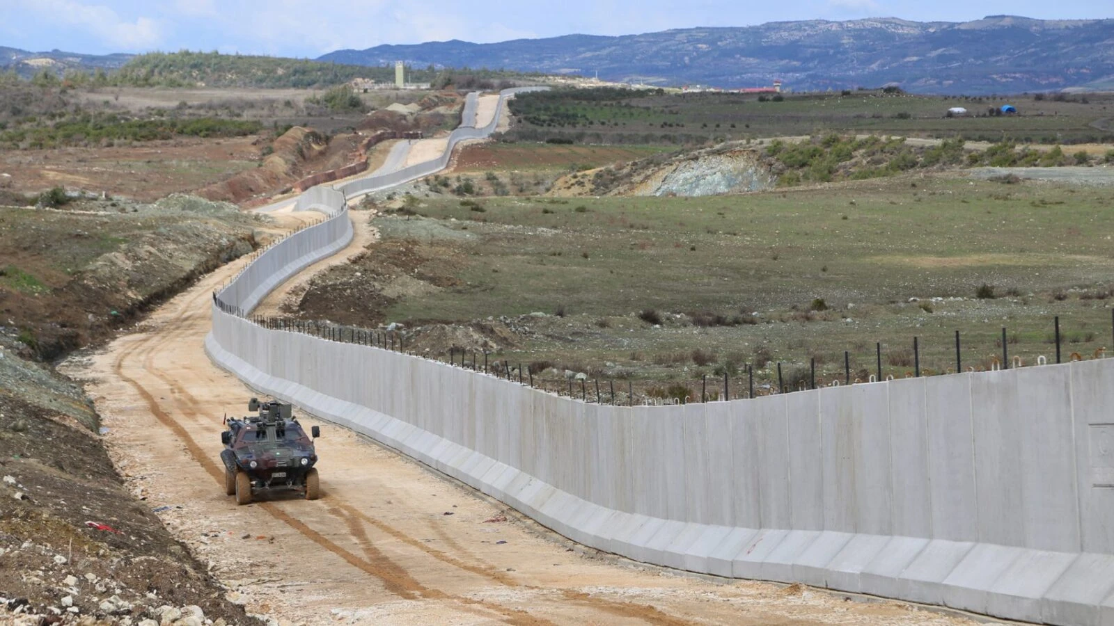 Türkiye to build wall along Greek border to prevent irregular migration