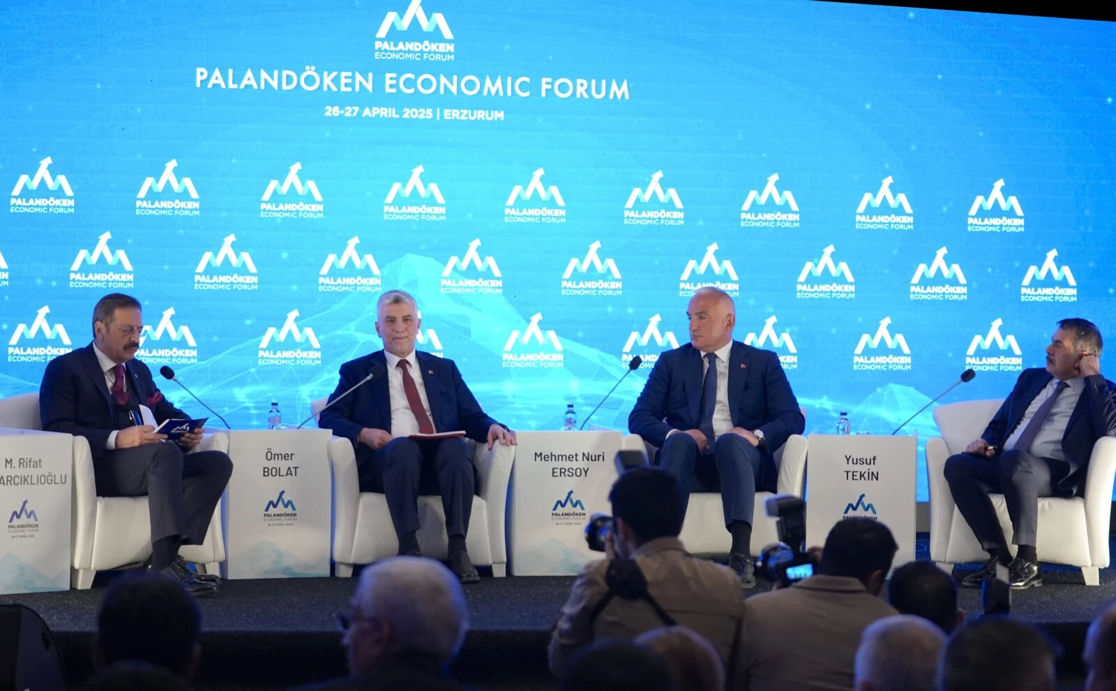 US, UK, Japan to fund Turkish contractors in rebuilding Ukraine, says trade minister 3 Turkish ministers and TOBB president at the Palandoken Economic Forum