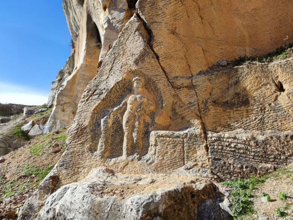 1,800-year-old Hercules relief watches over quarry workers in Türkiye’s ancient Nicaea 4 An 1,800-year-old relief of Hercules, carved into natural rock at the ancient stone quarry known as Deliklikaya