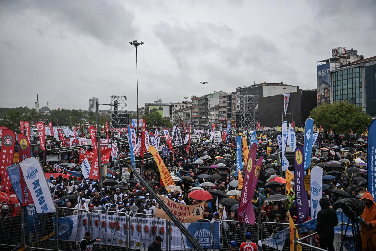 384 detained in Istanbul during May 1 protests, over 50,000 police deployed