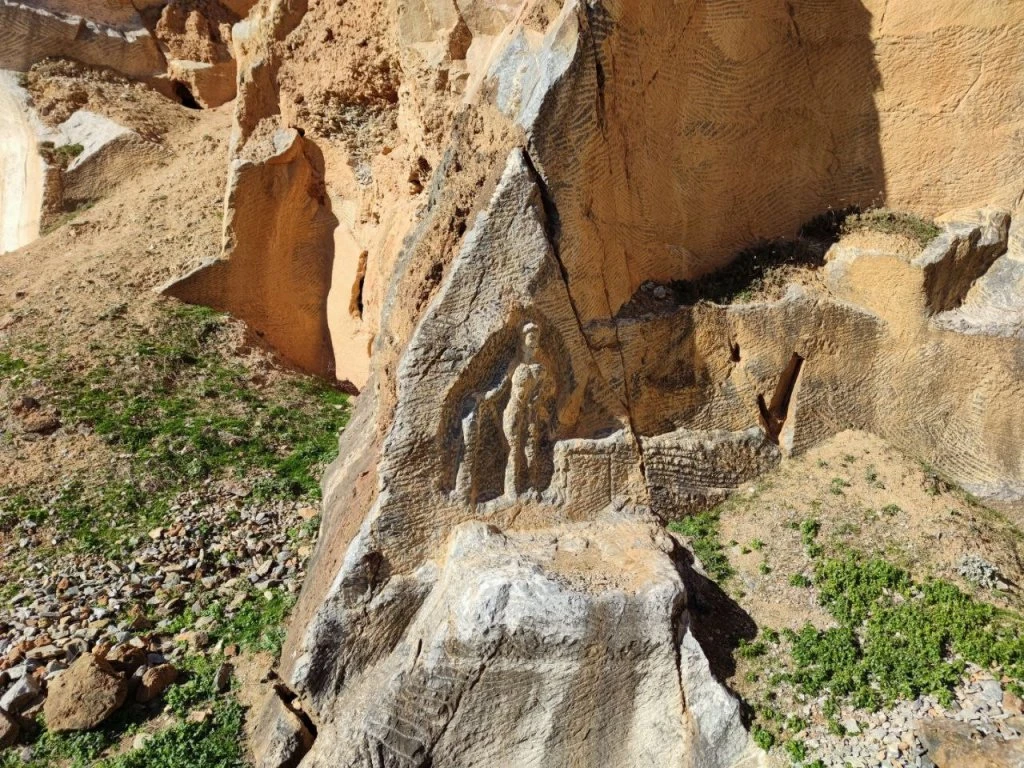 1,800-year-old Hercules relief watches over quarry workers in Türkiye’s ancient Nicaea 3 An 1,800-year-old relief of Hercules, carved into natural rock at the ancient stone quarry known as Deliklikaya